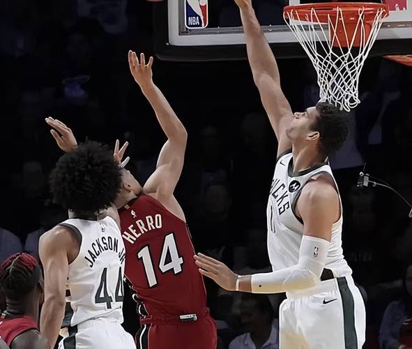 利拉德、波蒂斯合砍62分!雄鹿主场战胜太阳