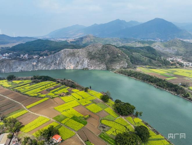 湖南江华:一汪碧水入画来