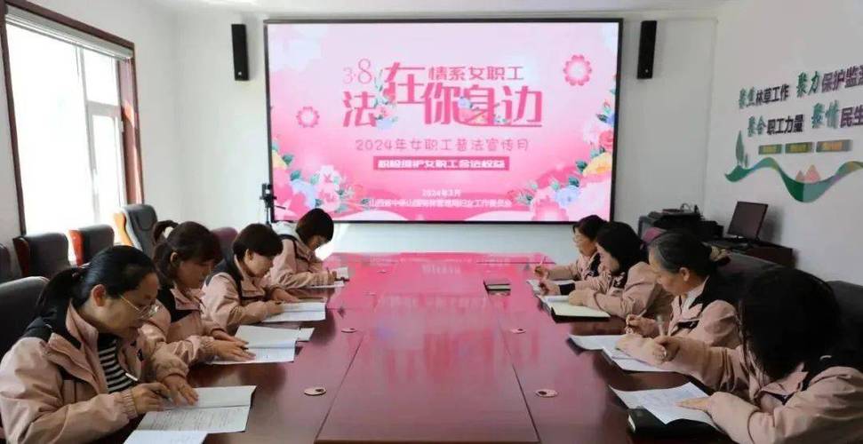 情系女职工 仲裁在行动 郑州航空港区仲裁院开展“三八”国际妇女节普法宣讲活动