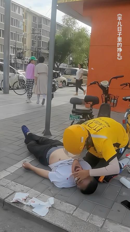 男子用餐突然昏倒 AED急救建功