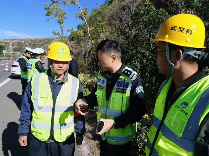 云南大理高速交警暖心守护 助力春运安全畅通