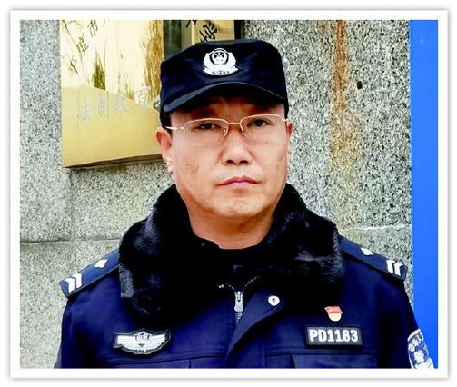 老扒手遇到了执着警察