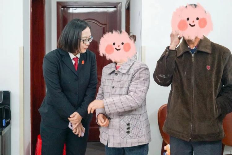 法官为3个家庭扫除阴霾
