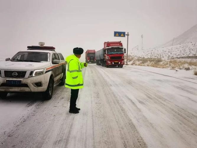 青海大部出现降雪致多地高速交通管制