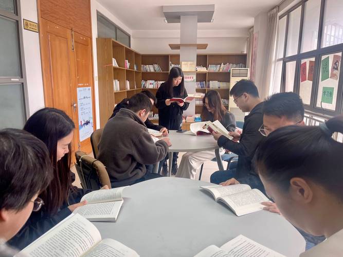 以知促行推动全民阅读 弥勒市持续开展读书会活动
