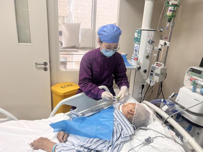 海口一重症患者呼吸机仅能维持20分钟 消防人员台风天与时间赛跑