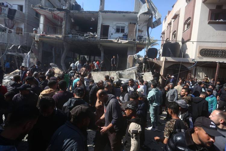 以军轰炸加沙地带中部代尔拜拉赫 造成15人死亡