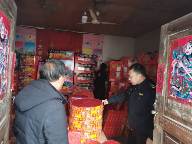 江川警方——开展烟花爆竹安全检查