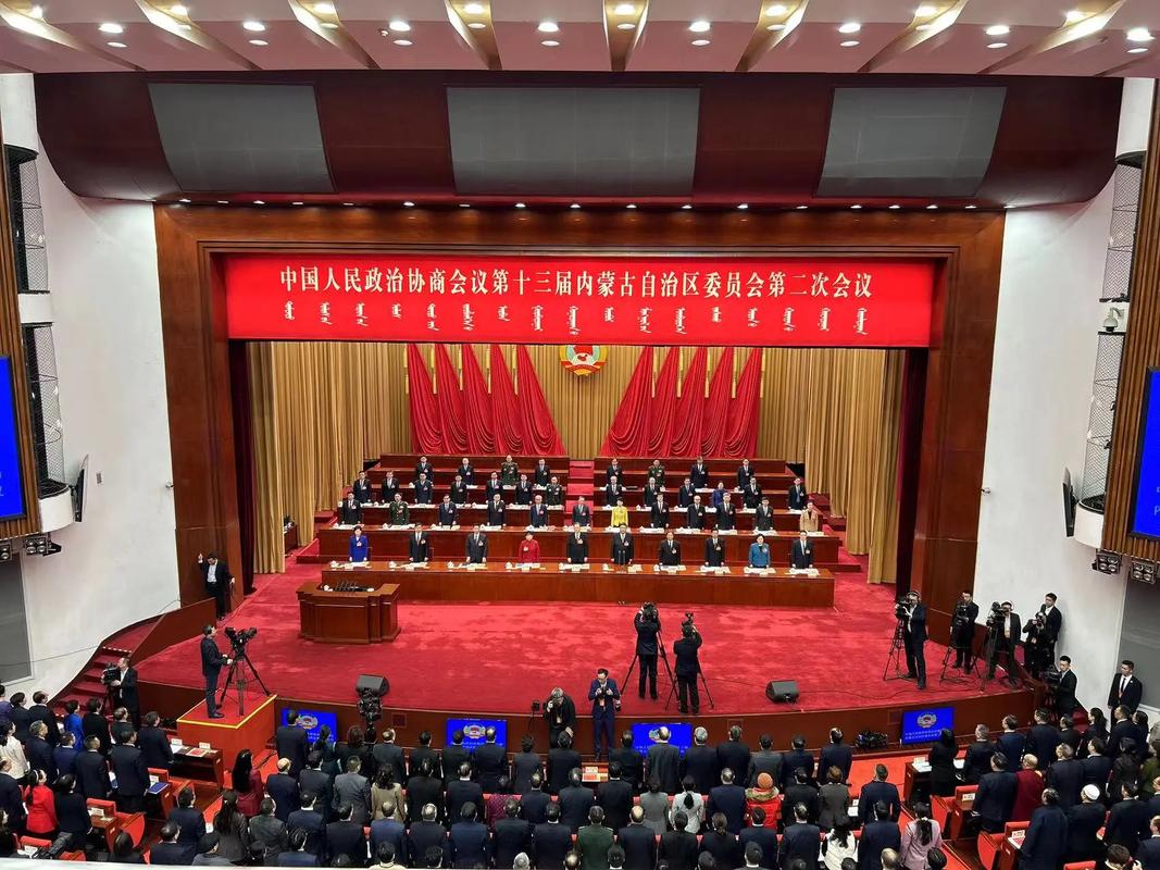 通讯:内蒙古两会热议民企、开放、稀土