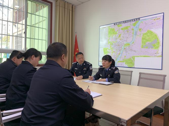 李文洁:“陀螺转”的铁路警花