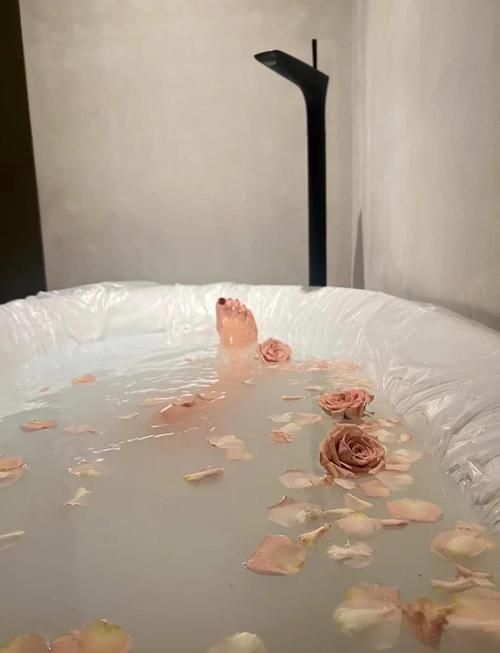 杭州女子发视频炫耀:几乎家家保留,泡澡太舒服