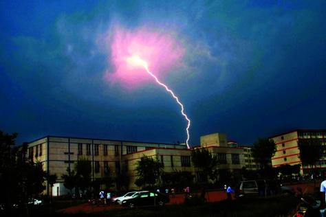 湖南省苏仙区发布雷雨大风蓝色预警