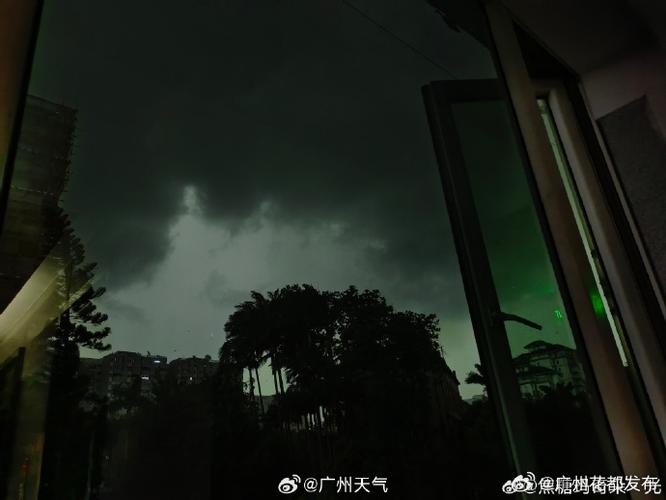 广州“一秒入夜” 为何雷暴天会瞬间天黑?