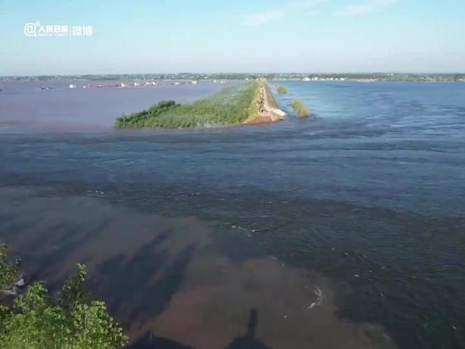 湖南华容洞庭湖大堤决堤抢险：溃口宽220米 内外水位差0.17米