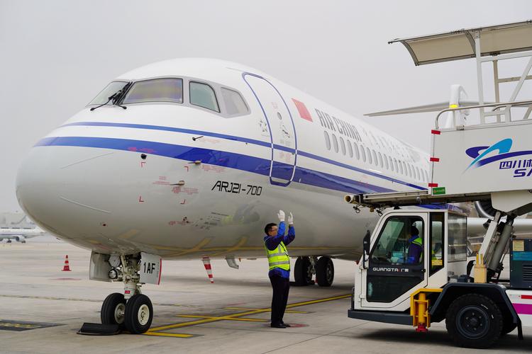 新突破!ARJ21、C919国产商用飞机完成首次加注生物航空燃油飞行