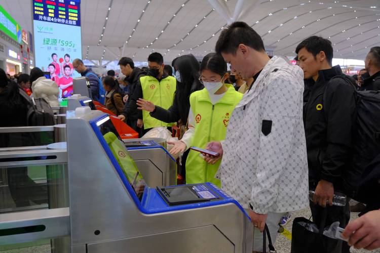 春运35天深圳铁路累计开行旅客列车超4万列 到发旅客近2000万人次
