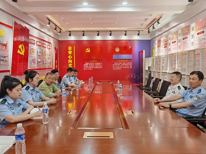 昆明市公安局举行“光荣在党50年”纪念章颁发仪式