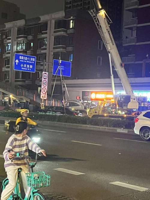 成都发生一起交通事故致2死2伤 肇事司机已被警方控制