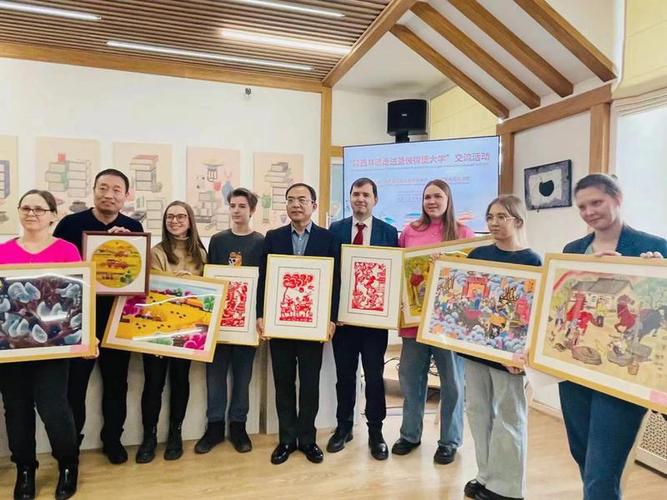 中俄非遗游园会展出两国手工技艺佳作