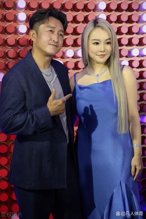拳王邹市明中年返贫?本人否认:拿一部分积蓄创业,复出与还钱无关