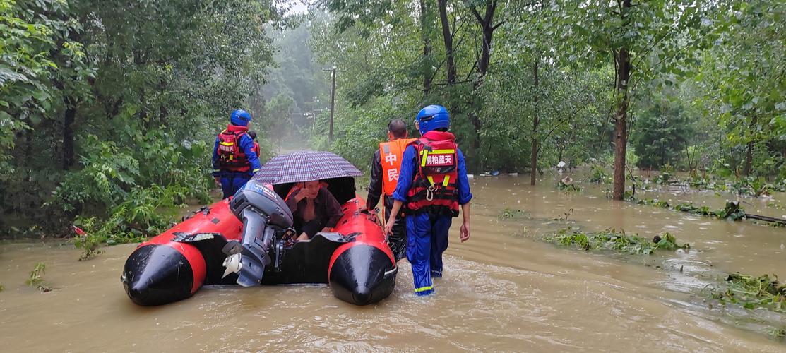 鲁豫多地暴雨 各地全力应对