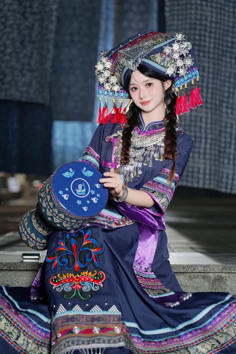 壮族服饰出圈 成广西“Z世代”新国潮穿搭