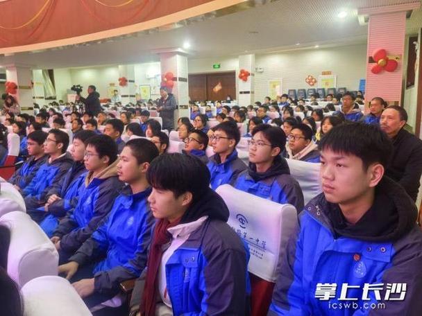 开学第一课丨长铁一中校长刘虹:热辣的梦想,滚烫的坚持