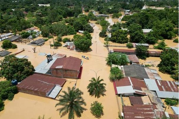 玻利维亚连日暴雨引发洪水和泥石流 已致33人死亡
