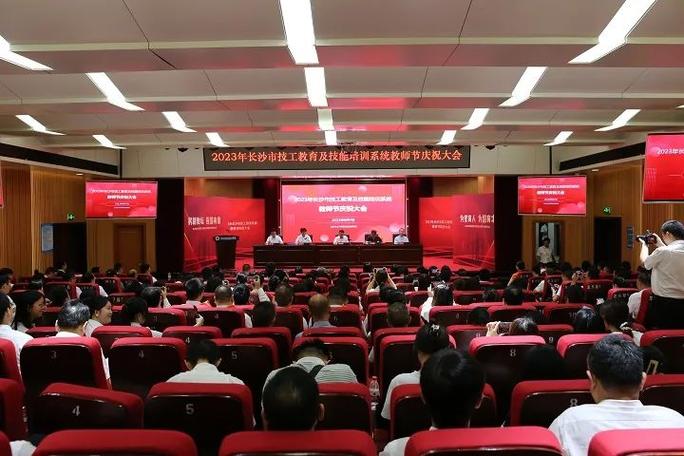 长沙市人社局举行2023年度长沙市技能大师工作室授牌仪式