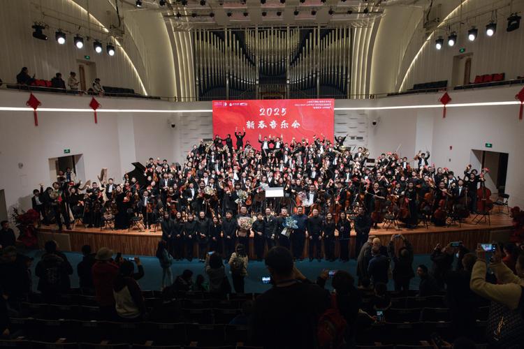多场交响音乐会扎堆迎新年 蓉城跨年“仪式感”满满