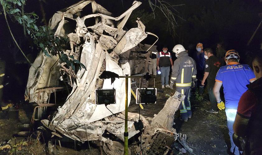 土耳其高速公路一大巴发生交通事故 已致9死26伤