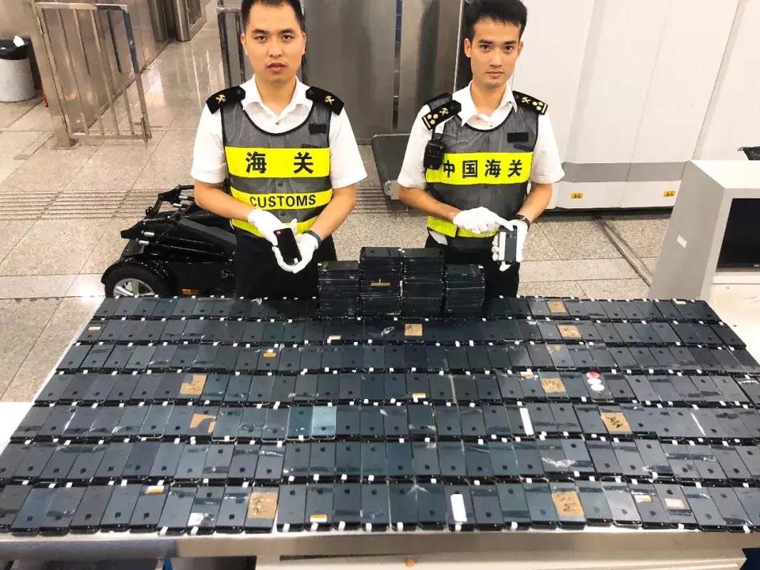 女子身藏走私眉笔333支进境 被拱北海关当场查获