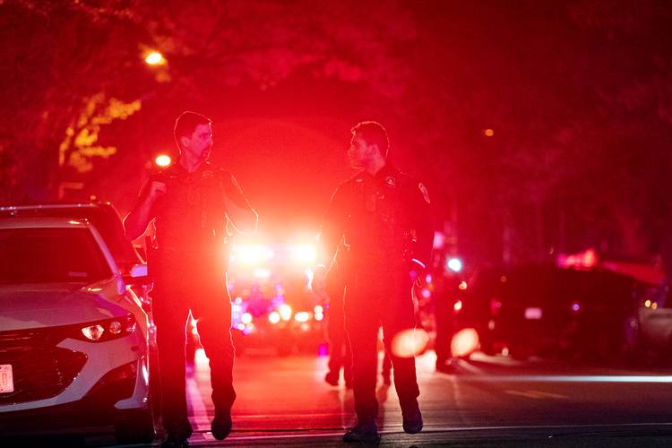 射杀黑人孕妇 美国警察受谋杀指控