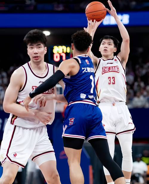 CBA半决赛:广东胜辽宁 距总决赛一步之遥