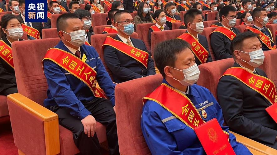 1088人获全国五一劳动奖章 产业工人占比超四成 农民工比重再创新高