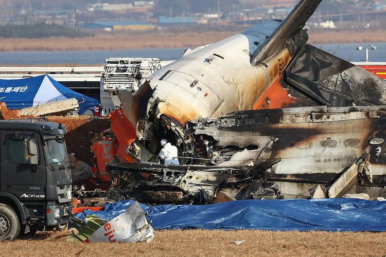 总台现场直击丨韩国客机碰撞起火事故现场惨烈 搜救行动仍在进行