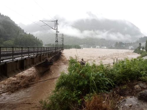 受强降雨天气影响 宝成铁路部分区段雨量超标 成都车站多趟列车停运