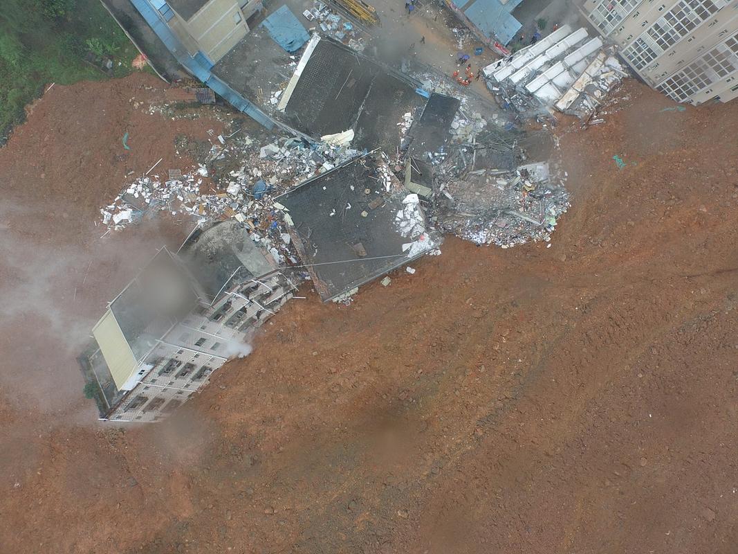 日本柏崎刈羽核电站震后出现多处墙面裂缝和地下水渗漏
