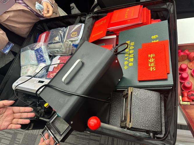 夫妻打印店还做假章假证?已寄6000余份 8人被刑拘!