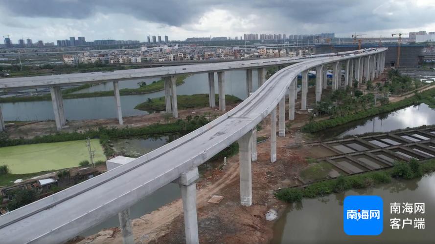 横跨粤海铁路 海口新海港片区“二线口岸”项目跨线桥成功转体