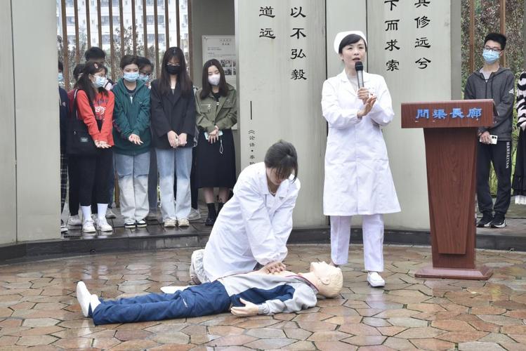 “我会心肺复苏!”这名湘雅人出手施救,还为其申请公益救助筹款
