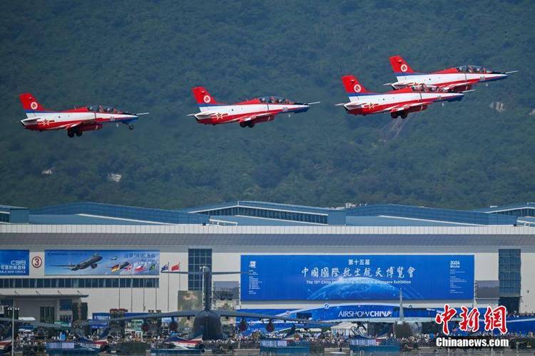 最牛的飞机都在这儿了!这届中国航展太震撼→