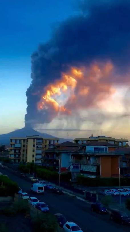 意大利卡塔尼亚机场恢复运行 因火山活动一度限制服务