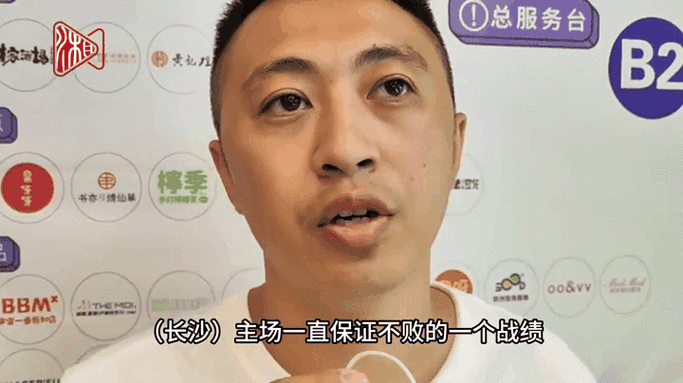 岳麓山下好人满城丨小车雪夜意外侧翻水田 长沙的哥一家热血出手
