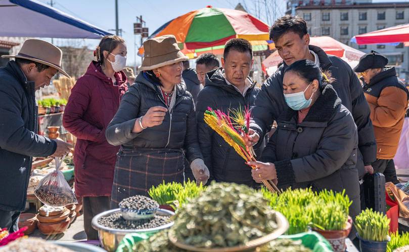 藏历新年在即 拉萨街头年味“浓”