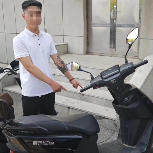 男子连盗6辆电动车 被逮时还在网吧上网