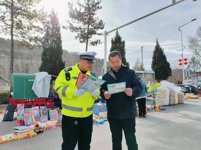 山西公安交警元宵节坚守岗位护航群众平安