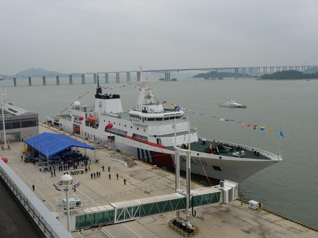 我国最大海上公务执法船“海巡09”轮首巡汕尾
