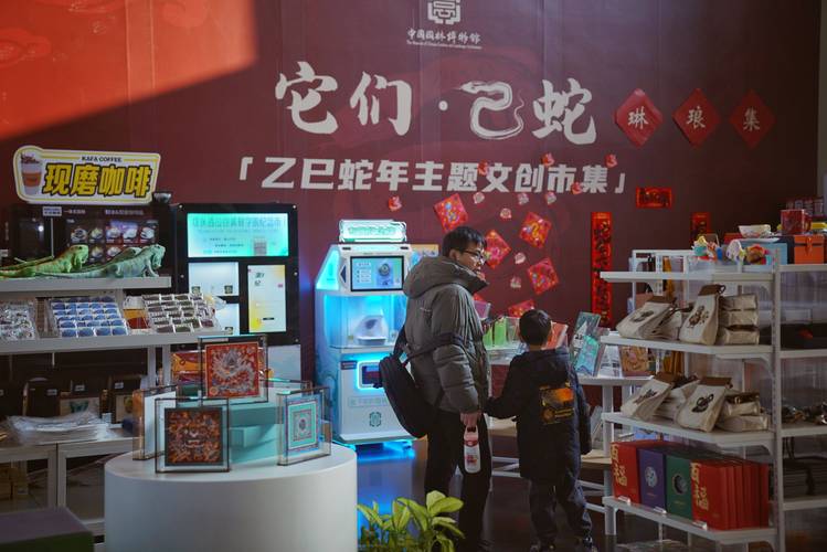 北京市属公园3日迎客83万人次 各公园时令文创新品受热捧