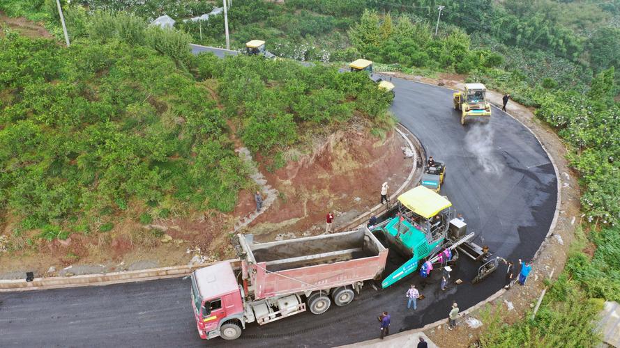 串点成线 一路风景——积石山县旅游大通道项目建设见闻